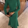 Платье силуэтное миди